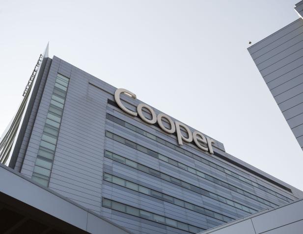 Cooper University Hospital Roberts Pavilion exterior signage